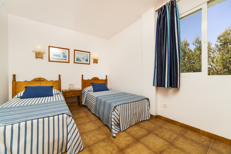 Globales Apartamentos Cala Vi�as Only Adults +16