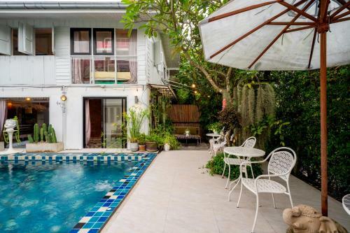Hostal Secret Garden Pool Villa