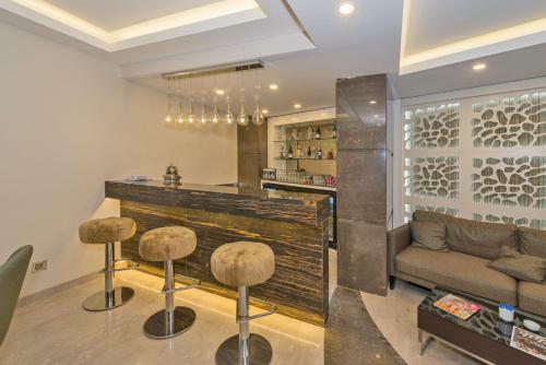 Apartamentos Bisetun Hotel
