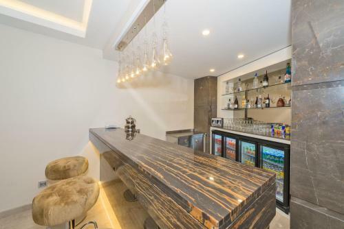 Apartamentos Bisetun Hotel