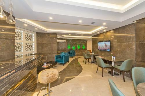 Apartamentos Bisetun Hotel