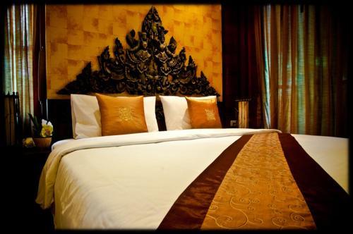 Hotel Ruenkanok Thaihouse Resort