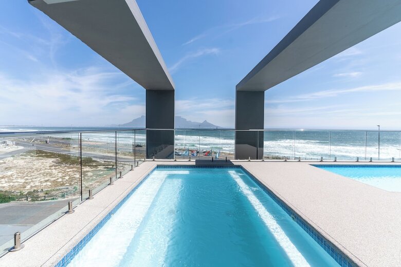 The Blaauberg Beach Hotel