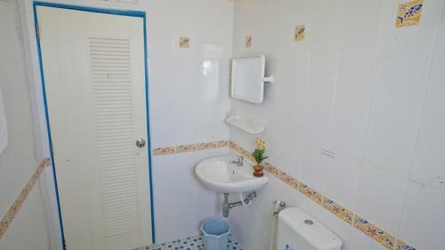 Hostal Raya Guest House
