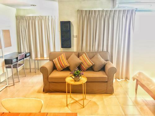 Caza V1 Serviced Apartment