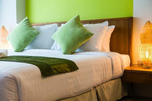 Crystal Jade Hotel And Service Apartment