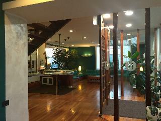 Business Hotel