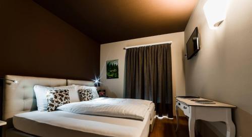 Hostal Caffe Semadeni Garni