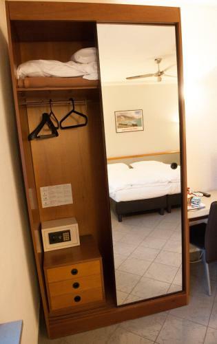 Hostal Hotel Bahnhof Haus