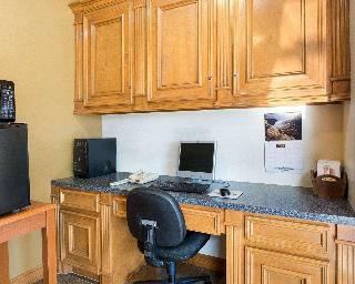 Hotel Rodeway Inn & Suites