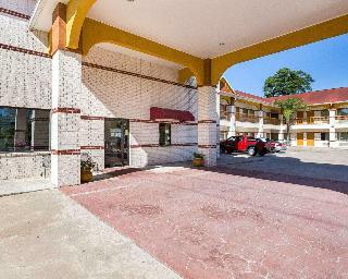 Hotel Rodeway Inn & Suites