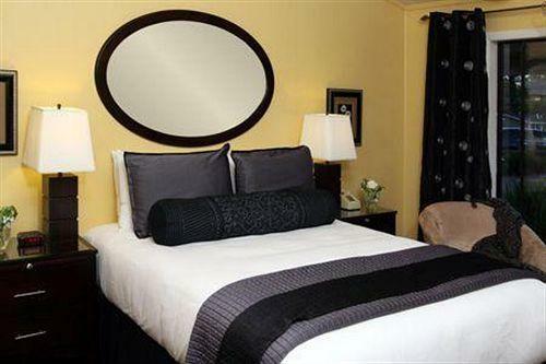 Hotel Sea Breeze Inn & Logde