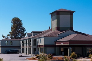 The Redwood Fortuna Riverwalk Hotel