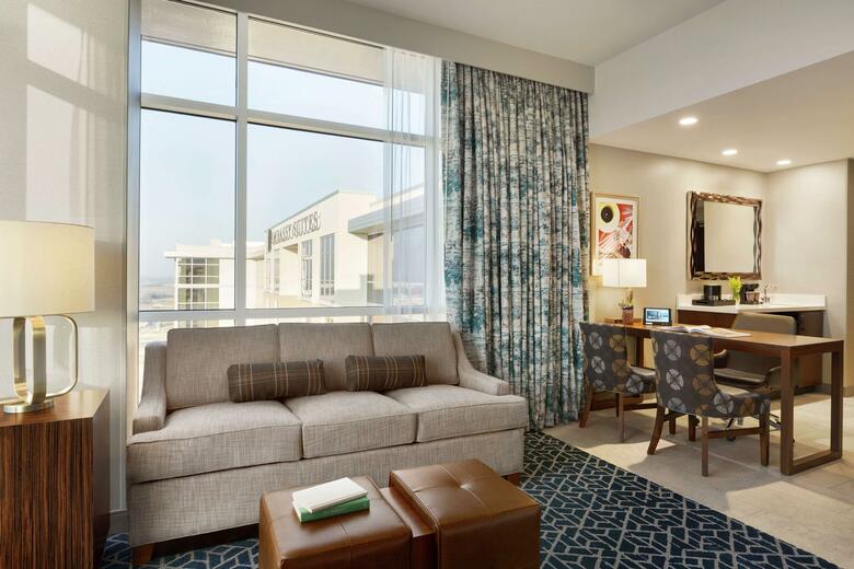 Hotel Embassy Suites By Hilton Denton Convention Center