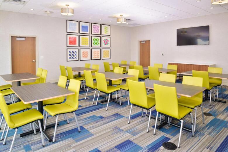 Hotel Holiday Inn Express And Suites Madison