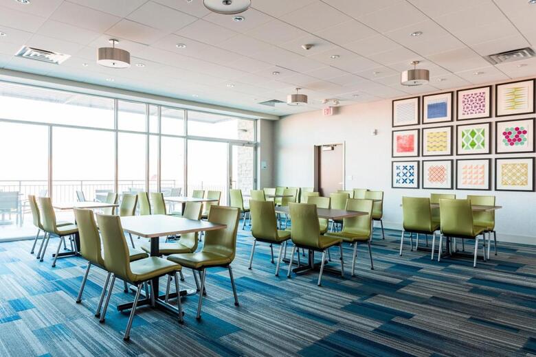 Hotel Holiday Inn Express And Suites Madison
