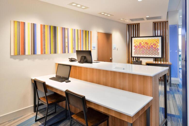 Hotel Holiday Inn Express And Suites Madison