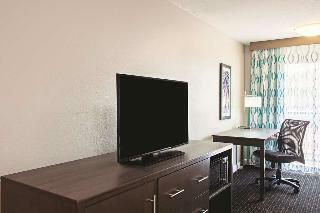 La Quinta Inn Suites By Wyndham Pomona