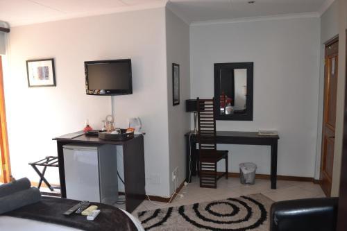 Hostal Edelweiss Corporate Guest House