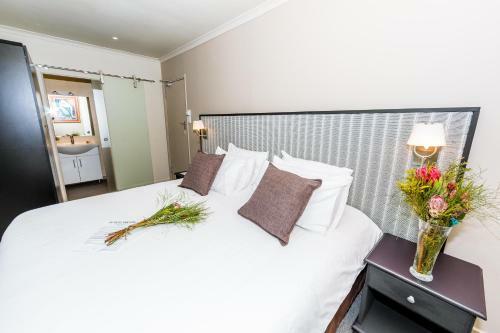 Hostal Le Petit Chateau Guest House