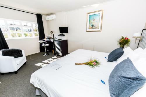 Hostal Le Petit Chateau Guest House