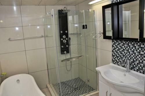 Hostal Montana Boutique Guesthouse