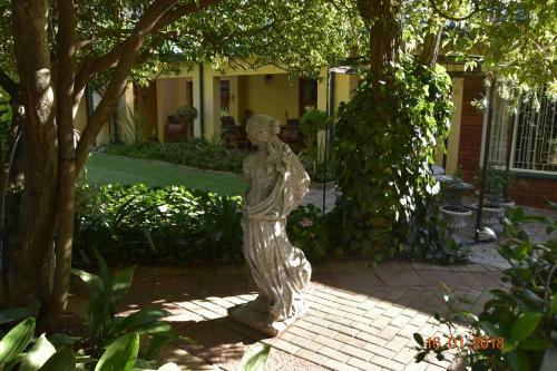 Hostal Lamor Guest House