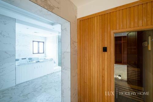 Villa Lux - The Dubai Paradise Palace