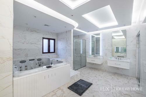Villa Lux - The Dubai Paradise Palace