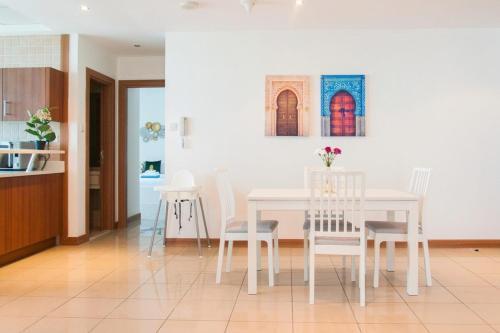 Apartamento Upgraded 2 Bd W Sea Views - Accommodates 6!