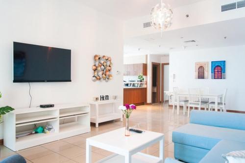 Apartamento Upgraded 2 Bd W Sea Views - Accommodates 6!