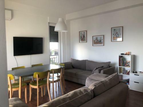 White Rocks - Spacious And Cute Apartment By The Sea