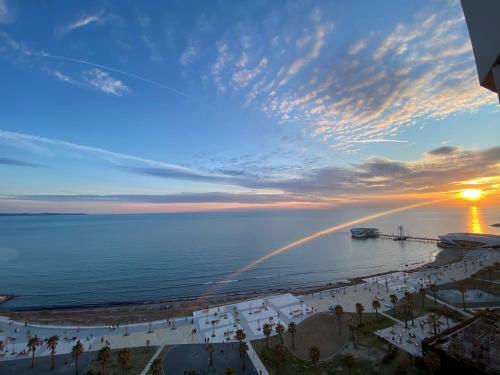 City Center& Sea View Apartment