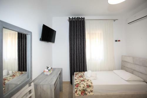 Hostal Room In Bb - Hotel Horizont -antena Room 03