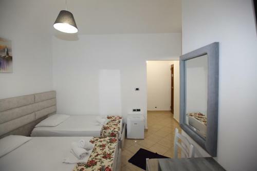 Hostal Room In Bb - Hotel Horizont -antena Room 03