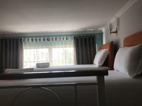 Crown Deluxe Apartments
