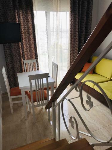 Crown Deluxe Apartments