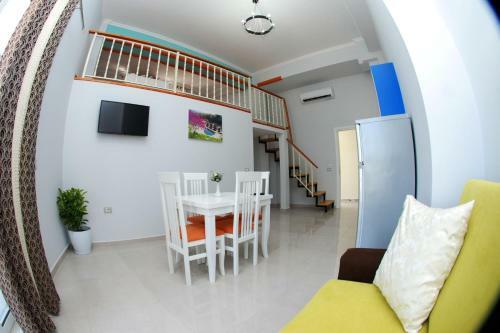 Crown Deluxe Apartments
