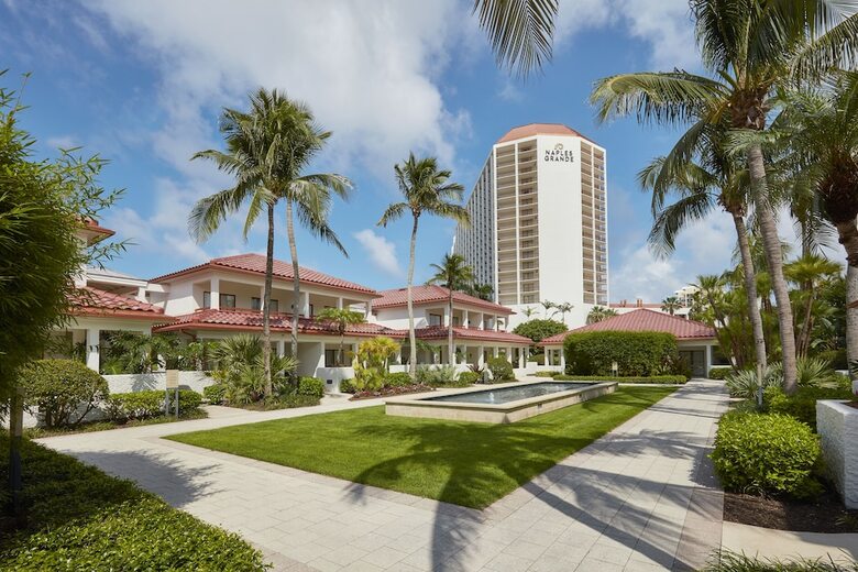 Hotel Naples Grande Beach Resort
