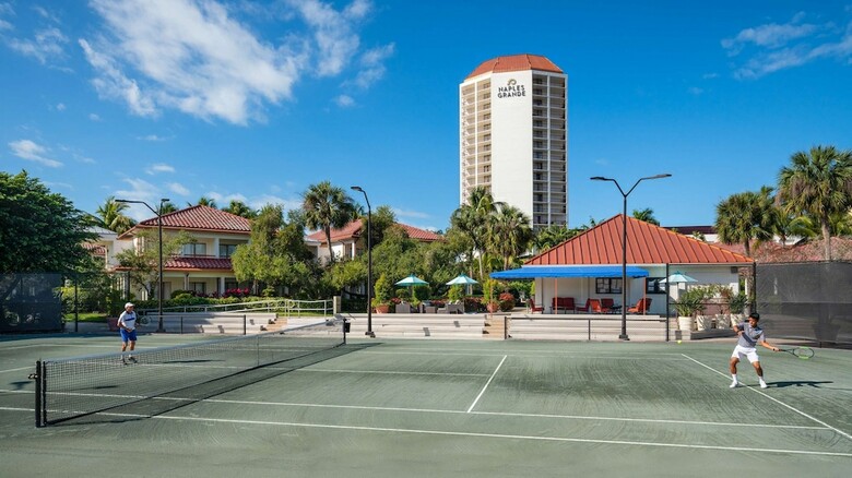 Hotel Naples Grande Beach Resort