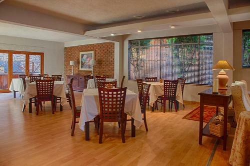 Hostal Adagio Guest House