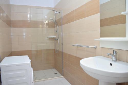 Sea View Apartment - 007