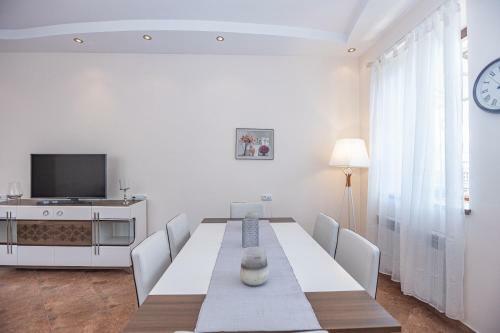 Stay Inn-royal Suite Apartments