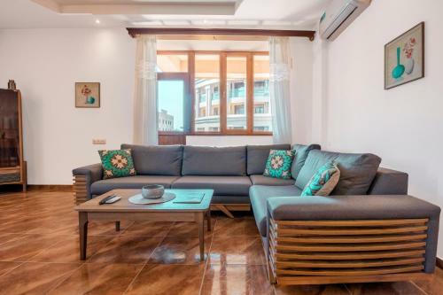 Stay Inn-royal Suite Apartments