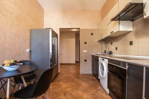 Stay Inn-royal Suite Apartments