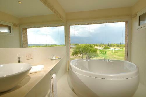 Agroturismo Arenas Blancas Caba�as & Suites