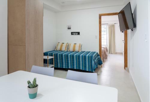 Happy Guest Apart