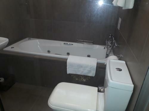 Hostal Paradiso Guesthouse & Self-catering Cottage