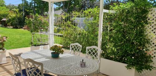 Bed & Breakfast Constantia Cottages
