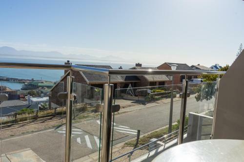 Hostal Bar-t-nique Guest House